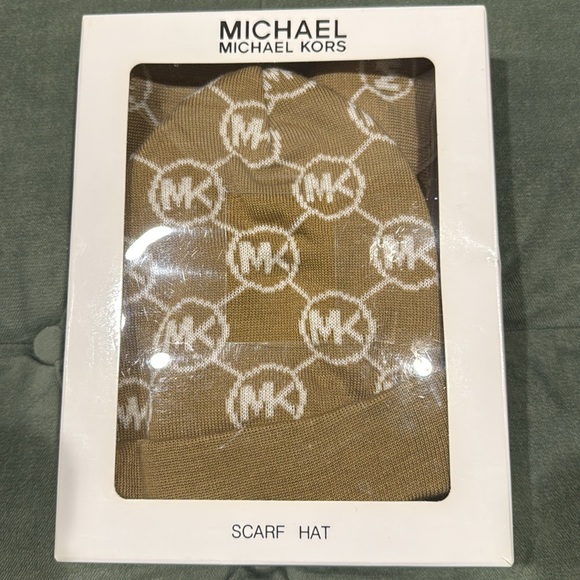 MICHAEL Michael Kors Accessories - Michael Kors Scarf and Hat Set - Beige with MK Logo
